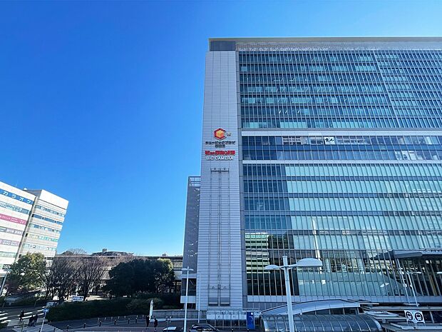 キュービックプラザ新横浜 1700m JR新横浜駅直結でレストラン・フード・ファッション等バラエティーに富んだお店が約80店舗があります。