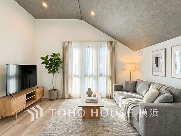 溢れる光をたっぷり取り込んだリビング。(家具はAI加工です)