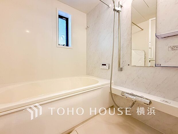 すっきりとした清潔感が感じられ、心身をリフレッシュできる寛ぎを深めてくれるスペースです。