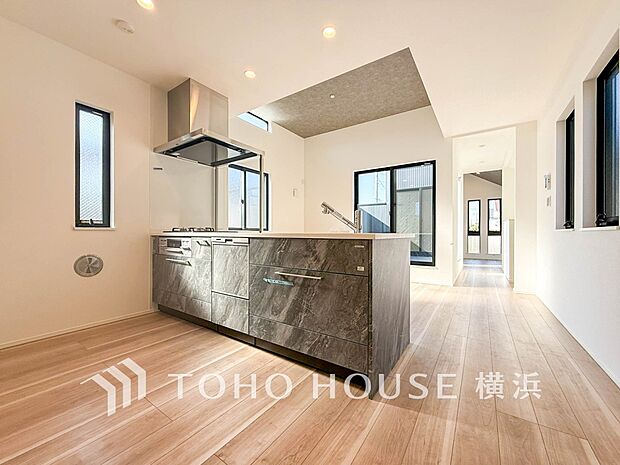 ご家族やお客様との時間など、多くの時を刻む空間。