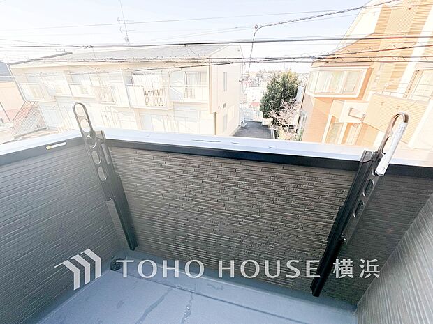 心地よい陽射しや暖かな風を楽しむことが出来るバルコニー。