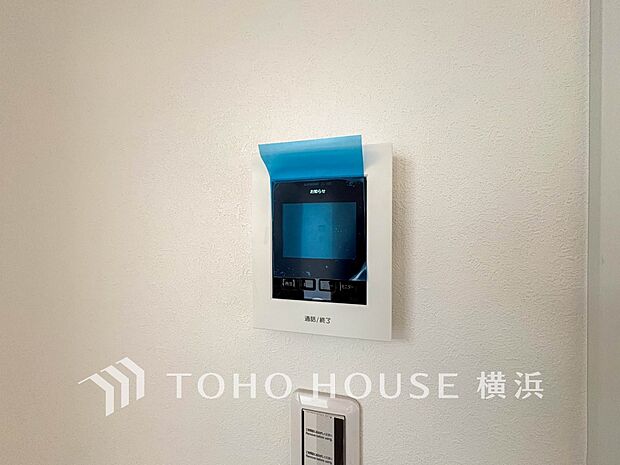 誰が来てもわかる様にモニター付きインターホンを設置。快適と安らぎを合わせた優しい設計。 