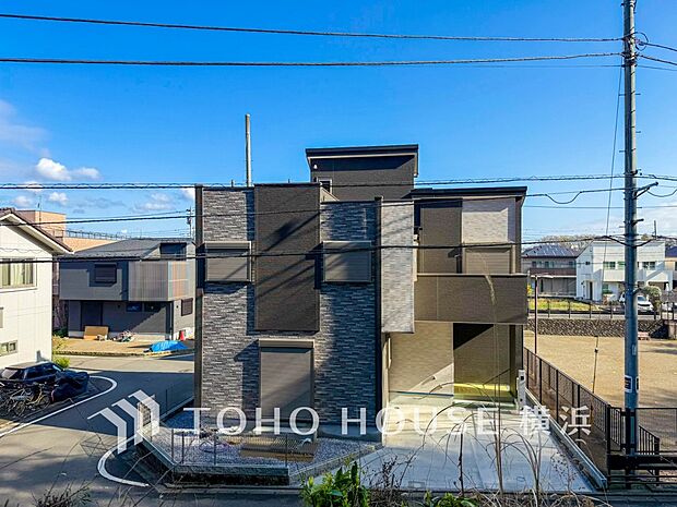 表現された空間は豊かな光と風を纏い、暮らしの時間を豊かにしてくれます。
