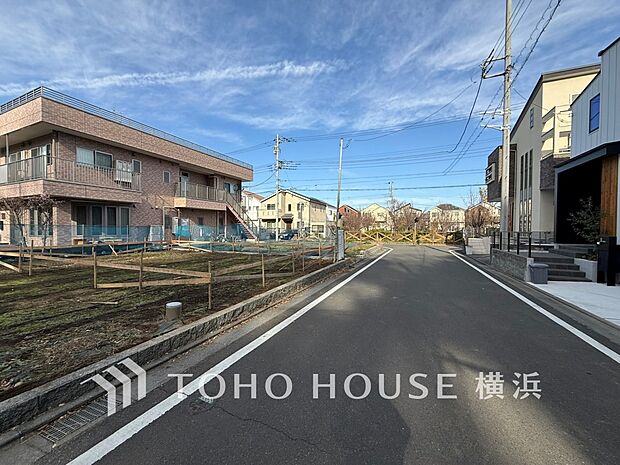 生活利便に優れた住環境に立地し、ゆとりある生活が送れます。(2026年1月撮影)