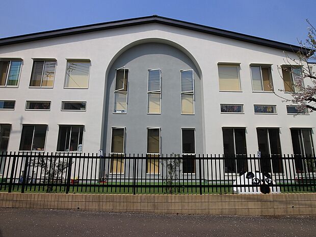 わらべ保育園 800m 忙しいお母さんに嬉しい給食。年長さんになると2泊3日の北海道でのサマースクールがあります。