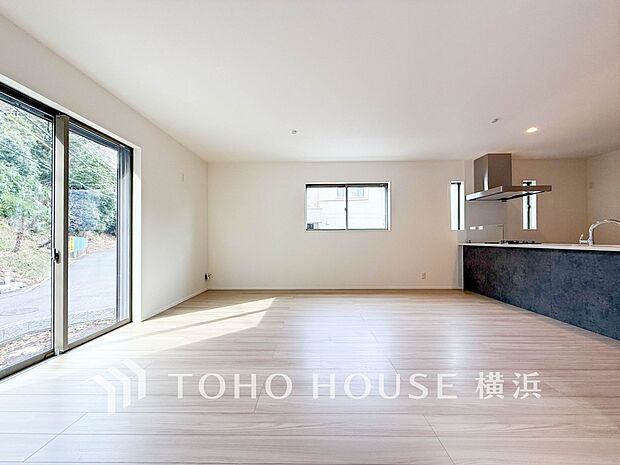 話に夢中になりすぎて、ついつい時を忘れてしまう。そんな束の間の幸せを感じさせてくれる場所。