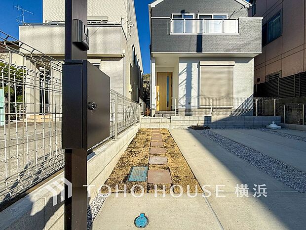 お住まいの顔となる玄関。住まう方のプライドを満たすクオリティを備えています。