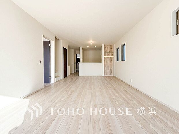 あたたかい日差しがたっぷり降り注ぐLDKは自然と家族の顔があかるい笑顔に。