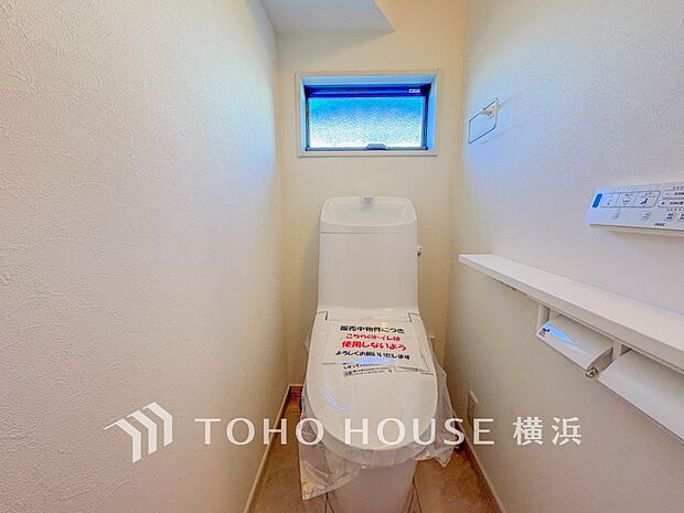 清潔感溢れるトイレ。落ち着いた空間で安らぎのひとときをお過ごしいただけます。