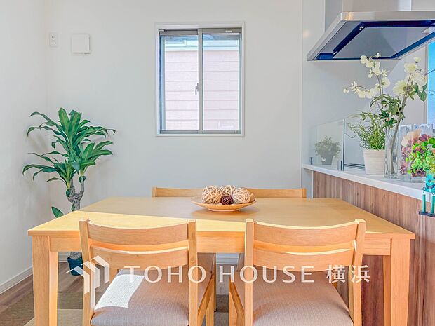 対面キッチンでリビングのご家族と会話を楽しみながらお料理できます。