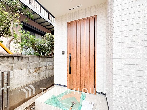 お住まいの顔となる玄関。住まう方のプライドを満たすクオリティを備えています。 