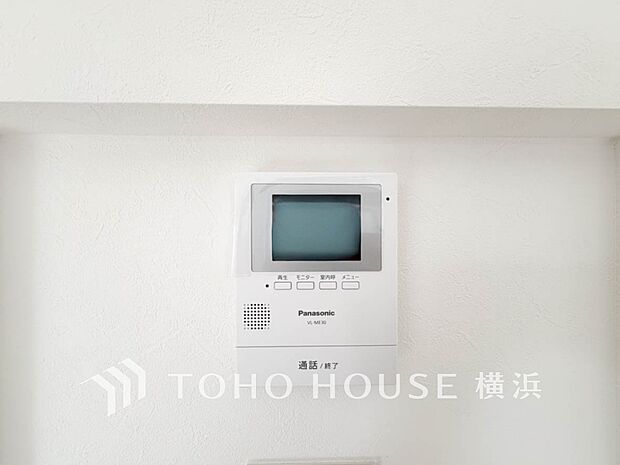 誰が来てもわかる様にモニター付きインターホンを設置。快適と安らぎを合わせた優しい設計。 