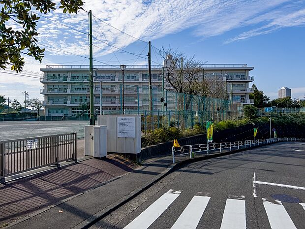 横浜市立平戸台小学校　900m　 