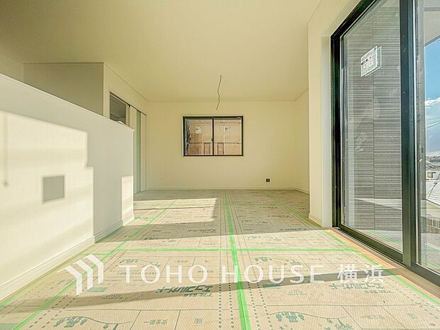 溢れる光をたっぷり取り込んだリビングダイニング。（2026年1月撮影）