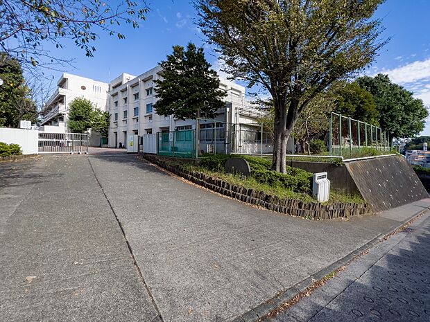 横浜市立平戸中学校 1300m