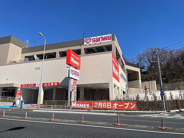 sanwa横浜鶴見店　1000m　生鮮食品を中心に加工食品、日用雑貨の品揃えも充実。毎日の生活に必要な商品を豊富に取り揃えています。 