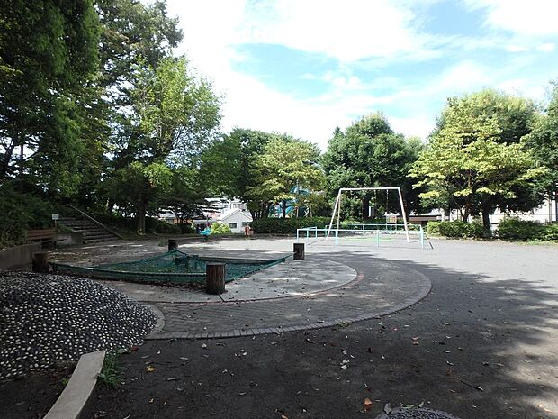 今川公園 950m 豊かな自然に囲まれながらスポーツを楽しんだり、遊具で遊んだりとご家族皆さんが楽しめる公園です。