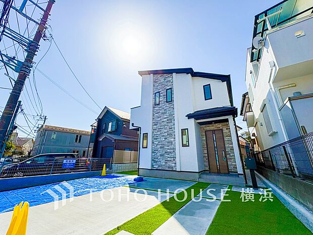 爽やかな青空の下に贅沢なほどに降り注ぐ陽光、豊かな居住性と、クオリティが見事に調和した住空間。