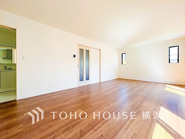 開放感あるリビングダイニング。ご家族とのんびりしたひと時を過ごせますね。