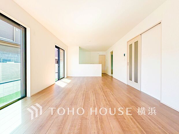 忙しい朝でも、しっかり家族が揃って食事をして頂けるゆとりある大きさのダイニングスペース