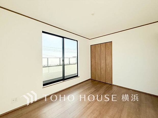 通風・採光にも優れ、プライベートな自分時間を快適に過ごせるお部屋。