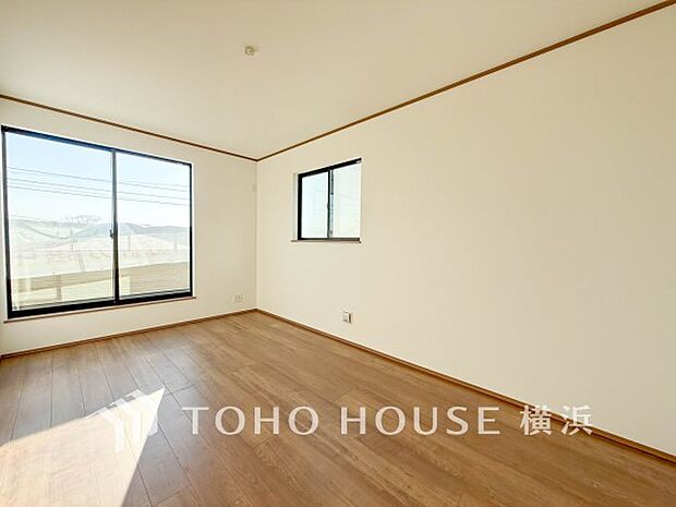 心地よい光と風があふれています。プライベートな自分時間を快適に過ごせるお部屋。