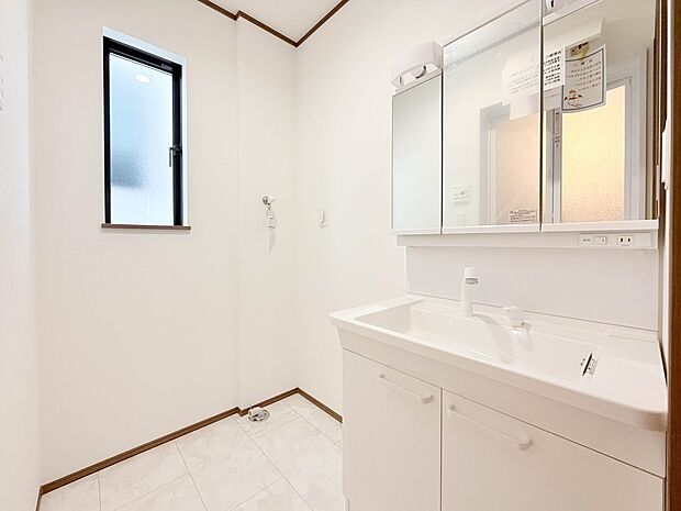 ご家族の1日が始まり、1日の終わりを締めくくる洗面空間。