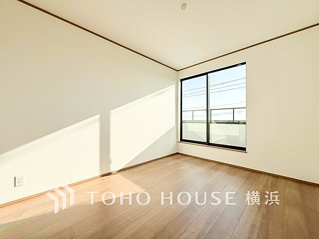 心地よい光と風があふれています。プライベートな自分時間を快適に過ごせるお部屋。