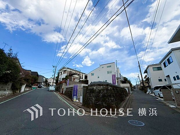 子育て環境、生活利便に優れた住環境に立地し、ゆとりある生活が送れます。（2026年1月撮影）