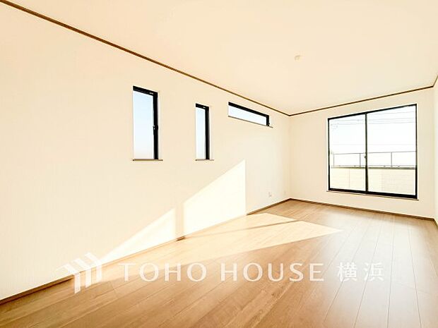 心地よい光と風があふれています。プライベートな自分時間を快適に過ごせるお部屋。