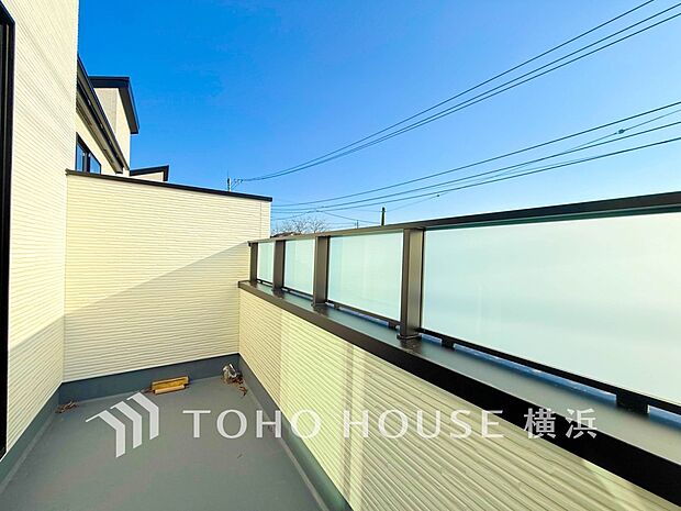 心地よい陽射しや暖かな風を楽しむことが出来るバルコニー。