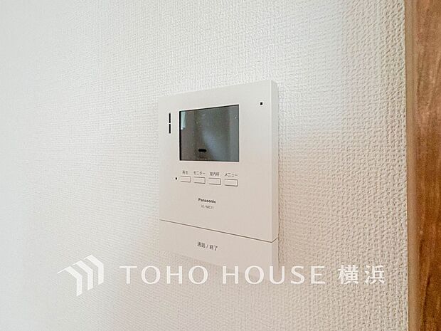 誰が来てもわかる様にモニター付きインターホンを設置。快適と安らぎを合わせた優しい設計。