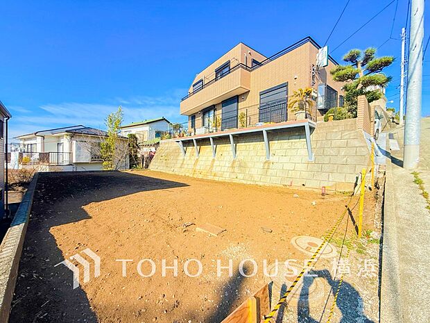 敷地内に駐車スペースがあると、日々の暮らしのをスムーズに運ぶ事が出来ます。（2026年1月撮影）