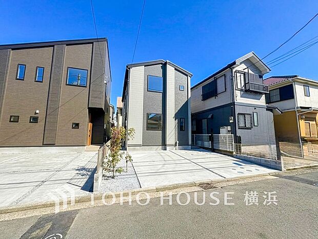 住む人を映し出す洗練された佇まいは、いつまでも輝き続けながらいつしか街の風景に溶け込んでいきます。