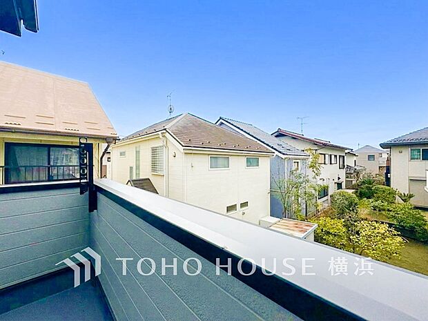 心地よい陽射しや暖かな風を楽しむことが出来るバルコニー。