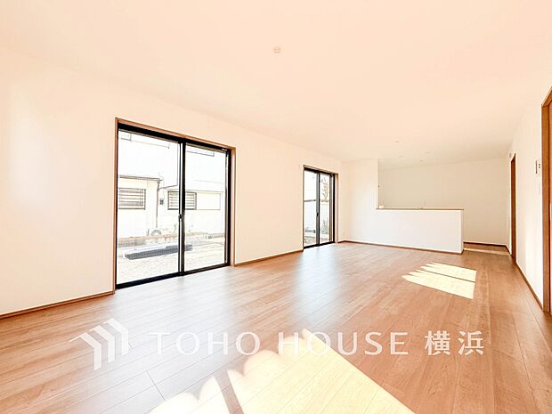 あたたかい日差しがたっぷり降り注ぐLDKは自然と家族の顔があかるい笑顔に。