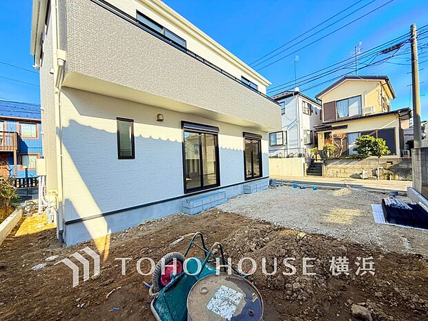 ガーデニングで色とりどりの草花を綺麗に飾ればより一層華やかな空間になります。