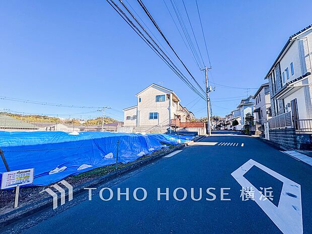 ゆったりした開放感ある街並みで、一戸建てでの新しい生活を始められます。(2026年1月撮影)