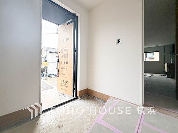 帰り着くたびに洗練されたテイストの空間に迎えられ誇りと喜びを感じる玄関まわりです。