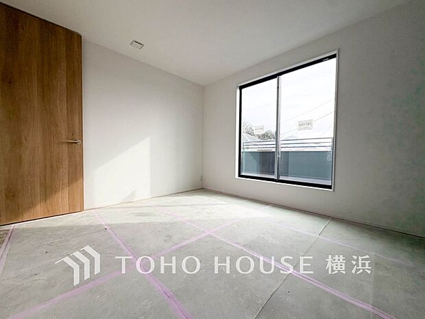 心地よい光と風があふれています。プライベートな自分時間を快適に過ごせるお部屋。