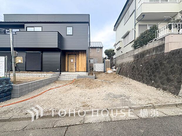 十分な広さのカースペースは、お車3台分の広さがあります。