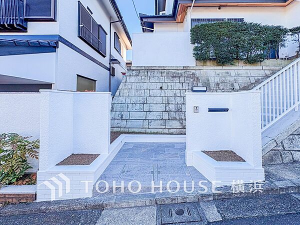 帰宅されるご家族や訪れる方を優しく迎え、安らぎに満ちた生活空間を予感させてくれます。
