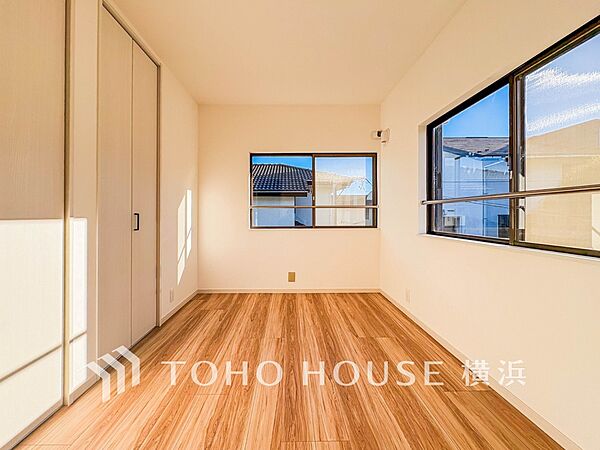 心地よい光と風があふれています。プライベートな自分時間を快適に過ごせるお部屋。