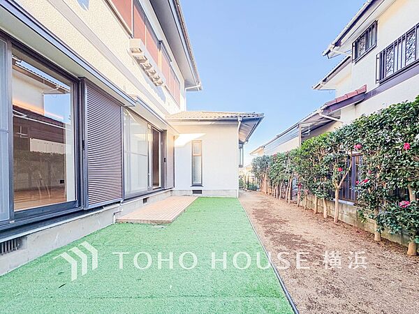 たっぷり降り注ぐ日差しの下バーベキューを楽しんだり、大切な家族やペットと楽しい休日を。