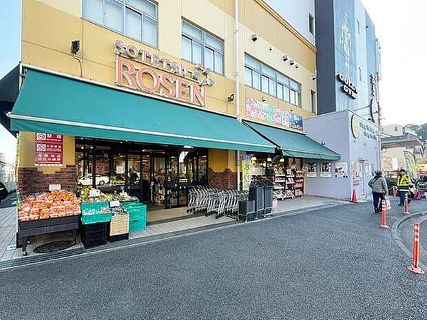 そうてつローゼン上星川店　1000m　朝早くから夜遅くまで営業していて便利なスーパー。駅前なのでお出かけや仕事帰りでも立ち寄れますね。 