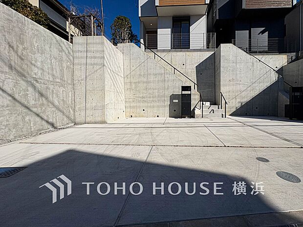 十分な広さのカースペースは、お車2台分の広さがあります。