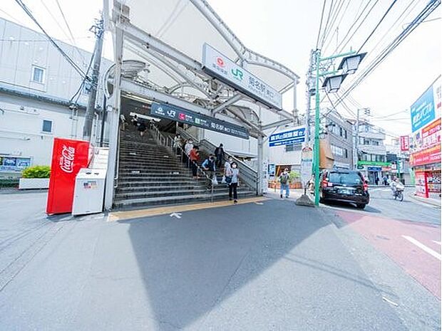 菊名駅 （東横線、JR横浜線）　640m　東横線と横浜線の交わる駅で、快速も止まる主要駅です。桜の名所の菊名桜山公園が近くにあります。 