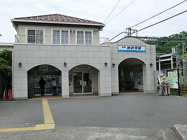 京急逗子線「神武寺」駅 880m 「じんむじ」駅と読みます。鷹取山や神武寺への玄関口となっています。