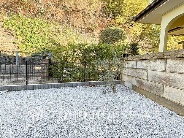 毎日の暮らしの中に癒しを与えてくれるお庭スペース。