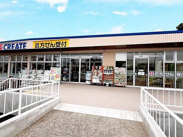 クリエイトエス・ディー港南野庭店 1000m お薬や日用品、冷蔵食品・冷凍食品・野菜・精肉・お酒などをお手ごろ価格で取り揃える頼もしいお店。